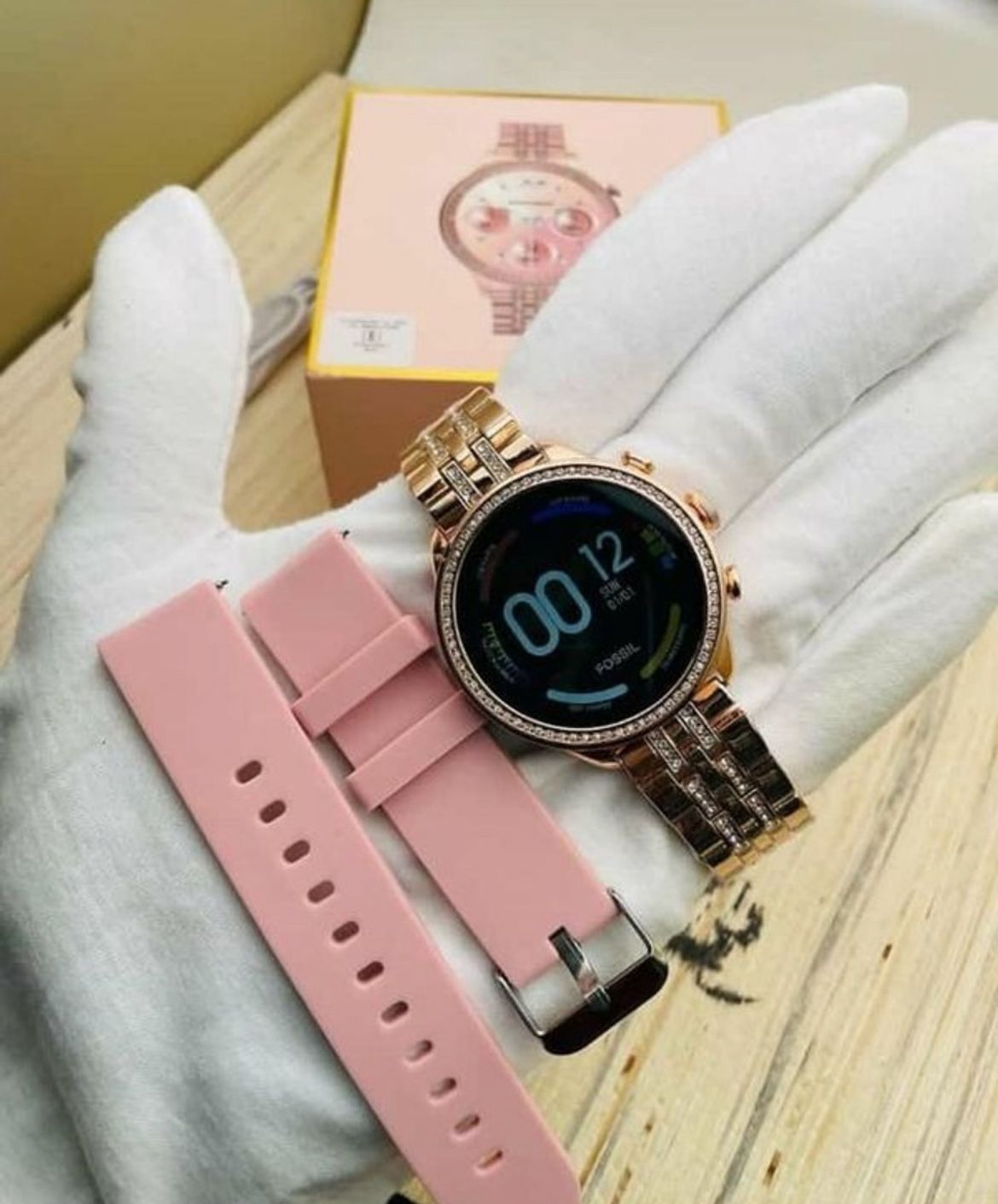 51 GADGETS DIAMOMD SMART WATCH WITH WIRELESS CHARGER